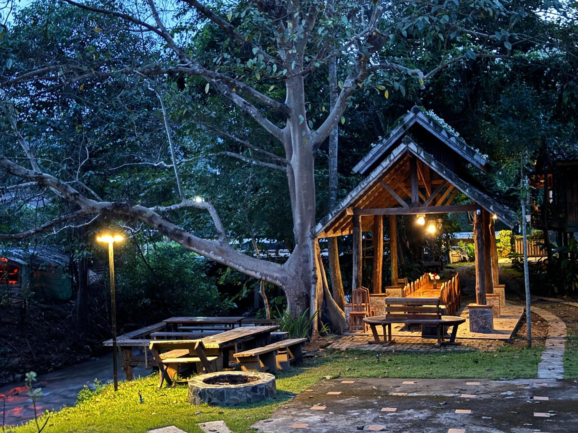 Ban Kaew Mo Ra Glamping & Restaurant Pang Mapha Exterior foto