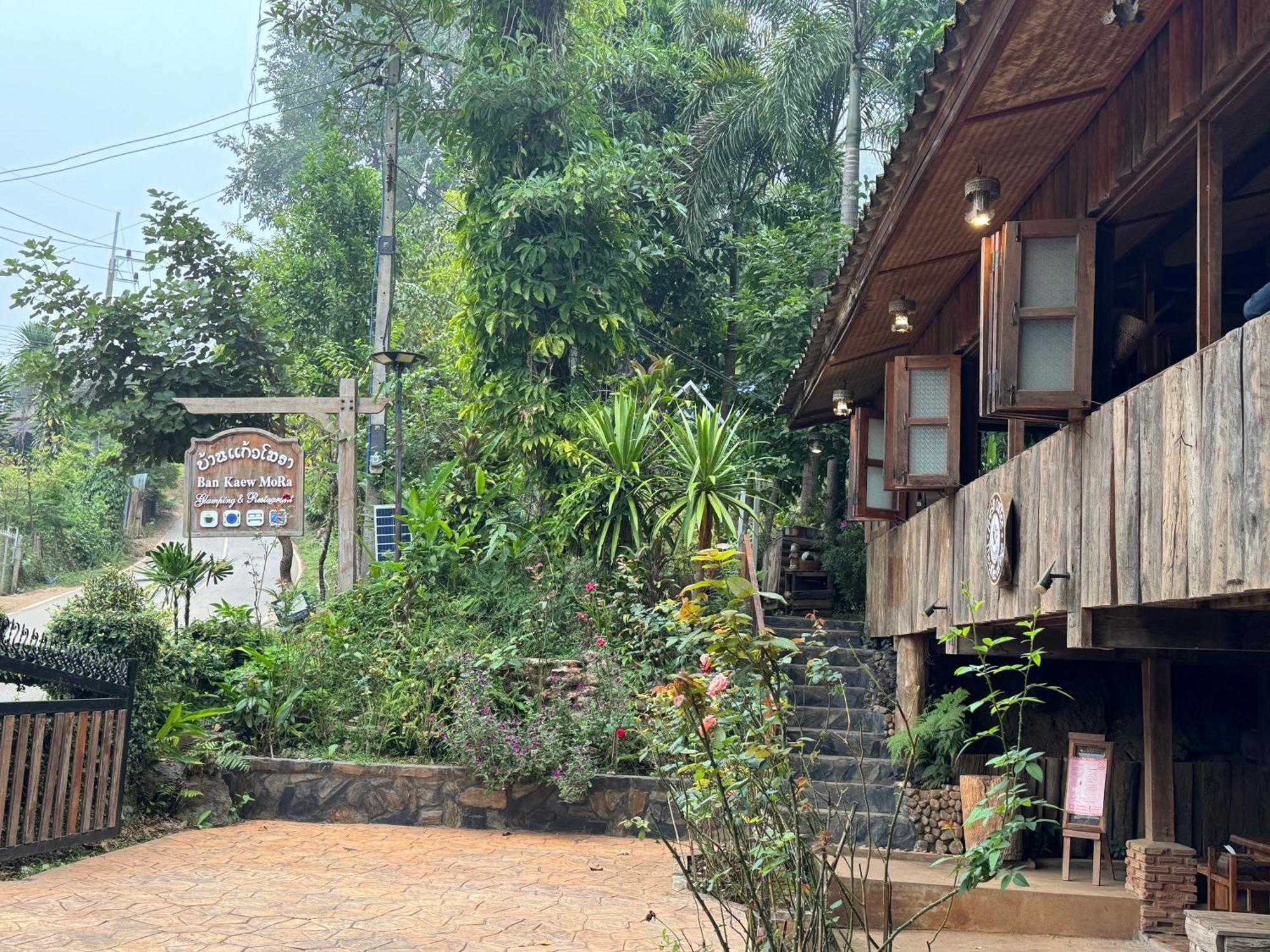 Ban Kaew Mo Ra Glamping & Restaurant Pang Mapha Exterior foto